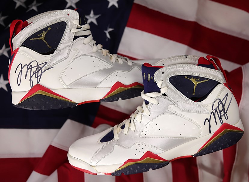 Deux paires de chaussures de Michael Jordan vendues aux enchères pour près  de 300 000 dollars | NBA | Basket USA