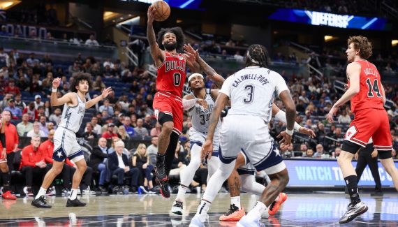 Coby White prend ses aises près du cercle